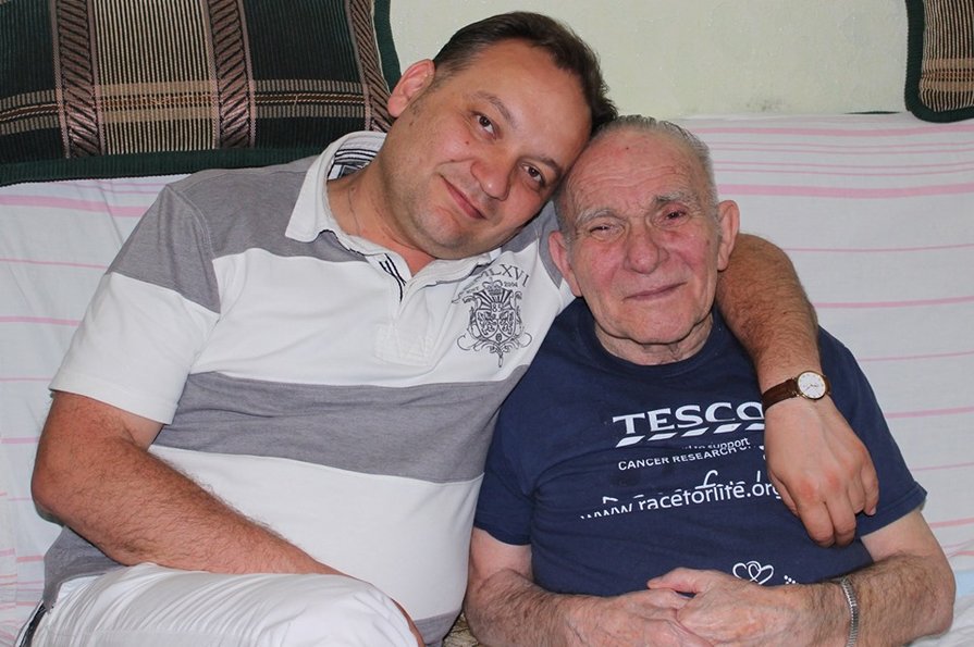 Эскендер Бариев и его отец Энвер Бариев